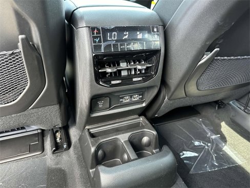 New 2025 Jeep Grand Cherokee L Altitude image 12