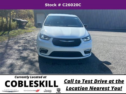 New 2026 Chrysler Pacifica Select image 2