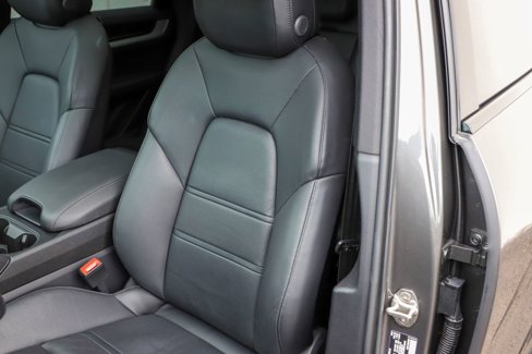 Used 2024 Porsche Cayenne Coupe image 56