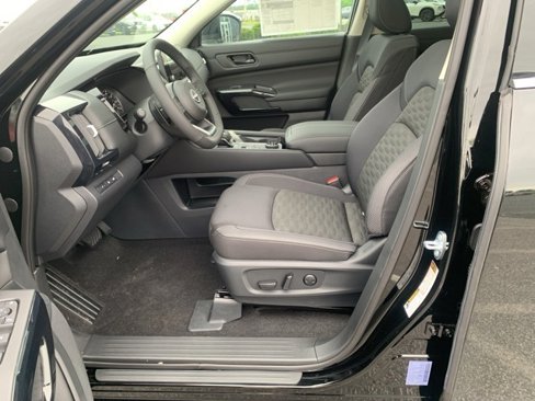 New 2025 Nissan Pathfinder SV w/ SV Premium Package image 11