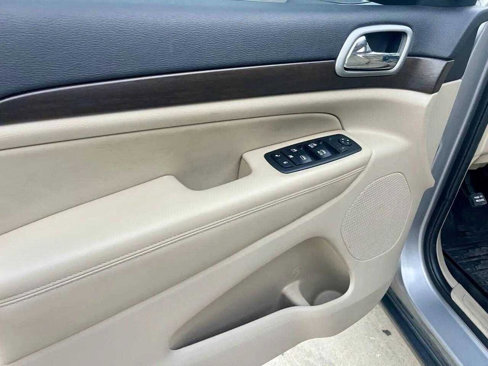 Used 2018 Jeep Grand Cherokee Laredo image 9