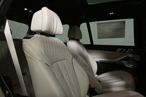 New 2026 BMW X7 M60i image 39
