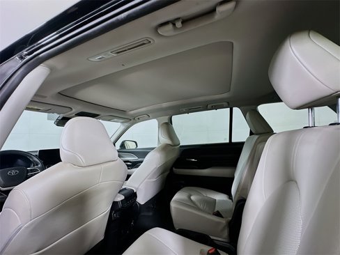 Used 2024 Toyota Grand Highlander XLE image 13
