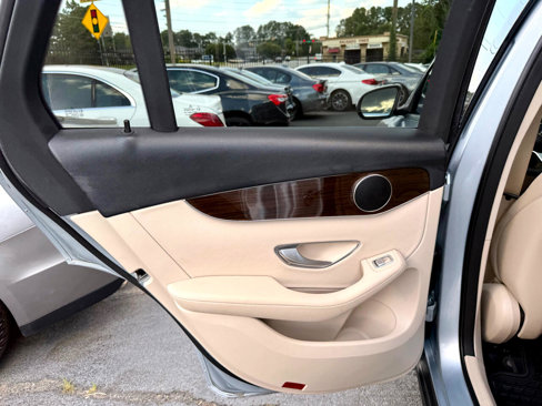 Used 2022 Mercedes-Benz GLC 300 image 27