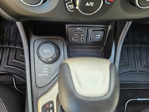 Used 2016 Jeep Cherokee Sport image 16