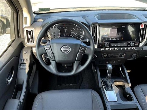 Certified 2025 Nissan Frontier SV image 17
