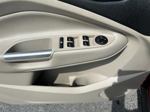 Used 2018 Ford Escape SE image 25