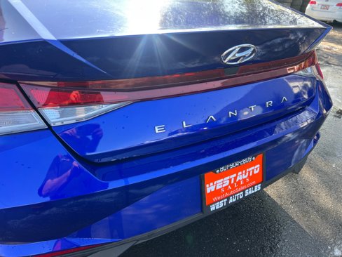 Used 2023 Hyundai Elantra SE w/ Preferred Accessory Package image 27