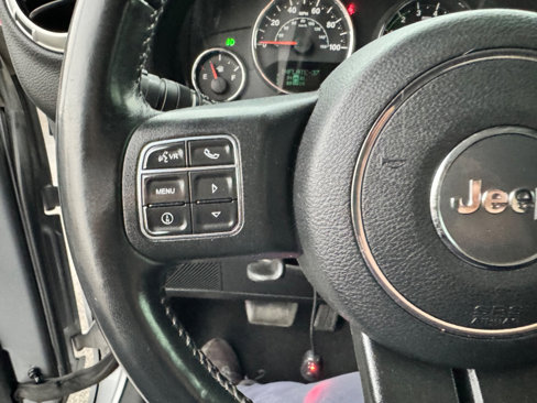 Used 2017 Jeep Wrangler Unlimited Rubicon w/ Connectivity Group image 12