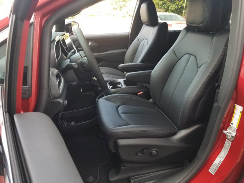 New 2026 Chrysler Pacifica Select image 9