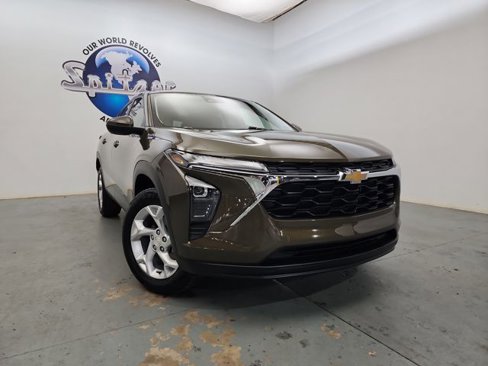 Used 2024 Chevrolet Trax LS w/ LS Convenience Package image 3