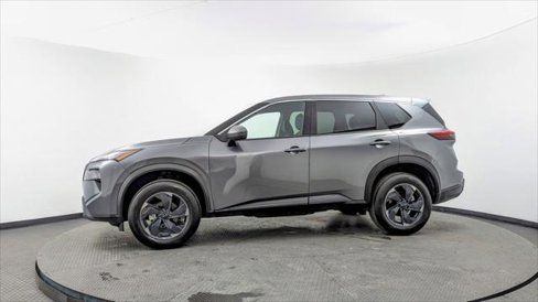 Used 2025 Nissan Rogue SV image 3