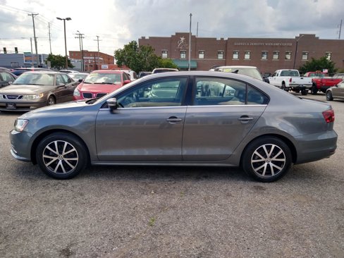 Used 2017 Volkswagen Jetta SE image 5