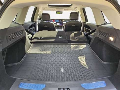 New 2025 Lincoln Nautilus Premier w/ Equipment Group 102A image 31