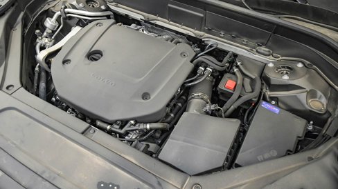 Certified 2025 Volvo XC90 B6 Plus image 32
