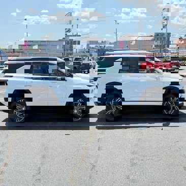 New 2026 Chevrolet Traverse LT w/ Driver Confidence Package image 7