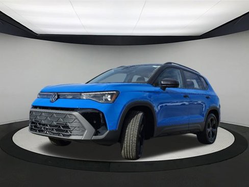 New 2025 Volkswagen Taos SE image 3