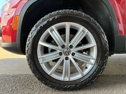 Used 2015 Volkswagen Tiguan SE image 11