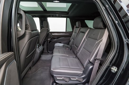 Used 2025 Cadillac Escalade Premium Luxury image 39