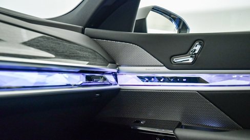 New 2026 BMW 740i w/ Premium Package image 28