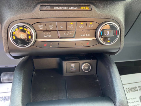 Used 2020 Ford Escape SE image 23