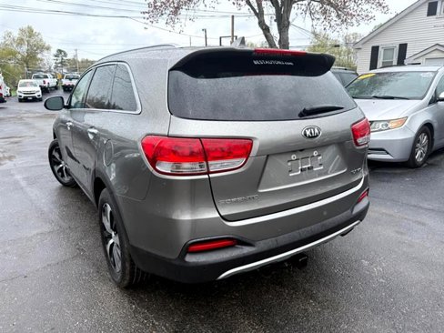 Used 2017 Kia Sorento EX image 2