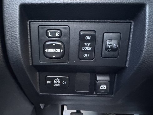 Used 2017 Toyota Tundra Limited image 32