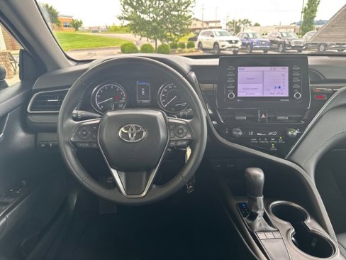 Used 2024 Toyota Camry SE image 8