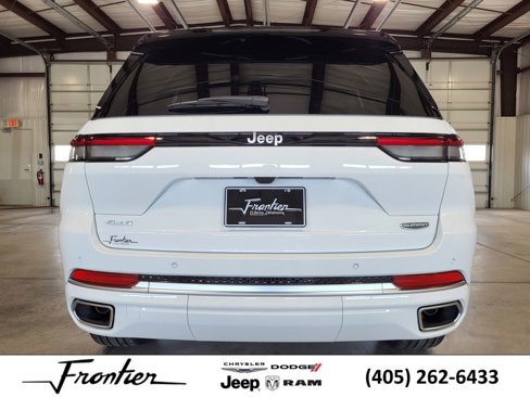 New 2025 Jeep Grand Cherokee Summit image 4