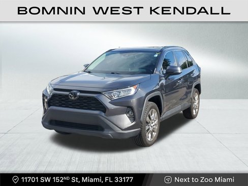 Used 2021 Toyota RAV4 XLE Premium image 3