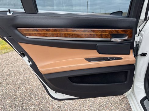 Used 2014 BMW 750i xDrive image 16