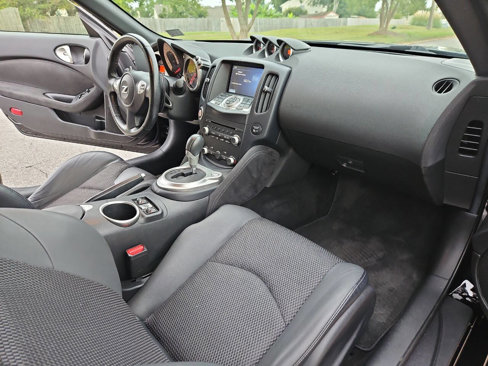 Used 2018 Nissan 370Z Touring image 16