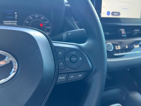 Used 2025 Toyota Corolla LE image 17