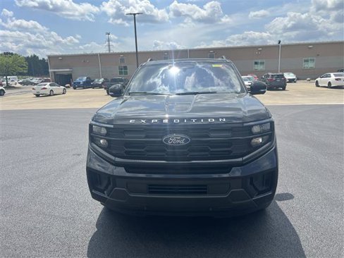 New 2025 Ford Expedition Active image 2