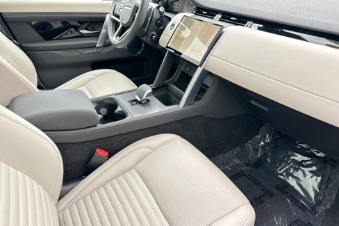 Certified 2024 Land Rover Discovery Sport S image 17