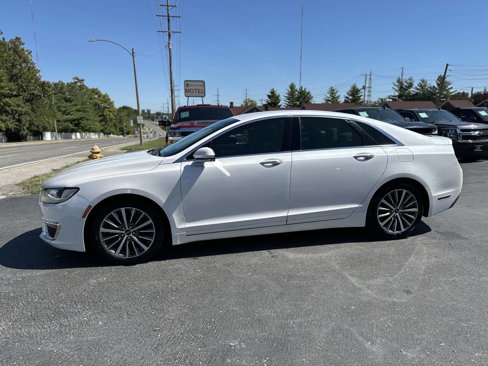 Used 2017 Lincoln MKZ Premiere image 3