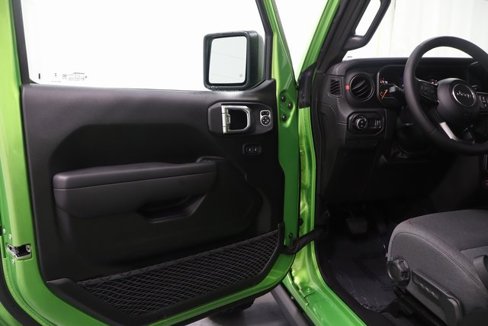 New 2025 Jeep Gladiator Rubicon image 9