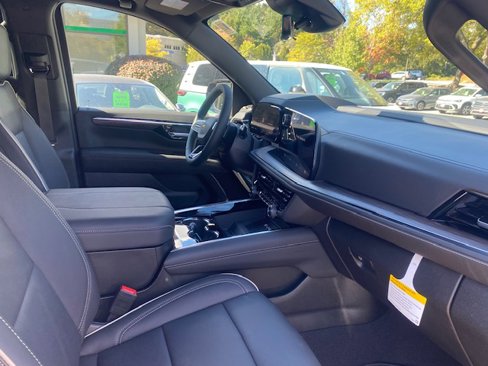 New 2025 Chevrolet Suburban Premier image 13