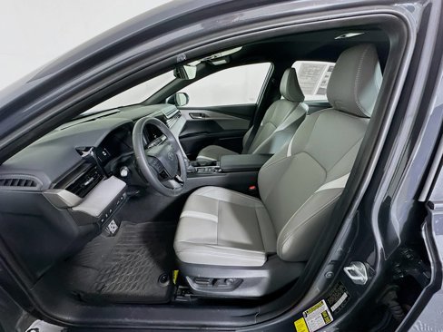 Used 2025 Toyota Camry SE image 13