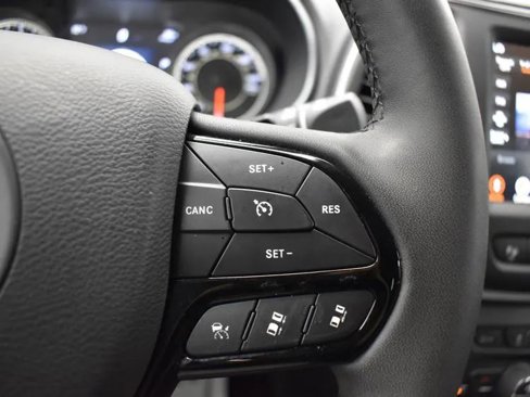Used 2023 Jeep Cherokee Altitude Lux image 24