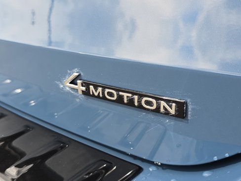 New 2025 Volkswagen Taos SE image 11