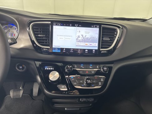New 2025 Chrysler Voyager LX image 21