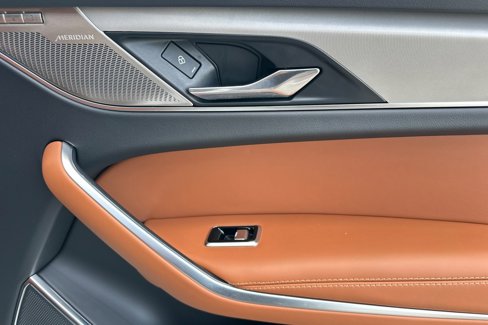 Used 2025 Jaguar F-PACE R-Dynamic S image 19