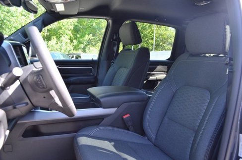 New 2025 RAM 1500 4x4 Crew Cab image 15