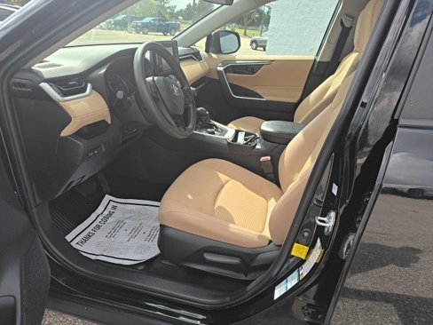 Used 2022 Toyota RAV4 LE image 11