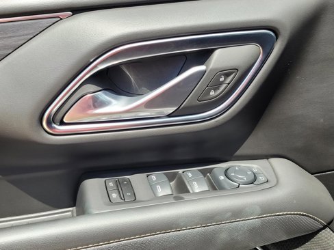 Used 2024 GMC Yukon SLT image 11