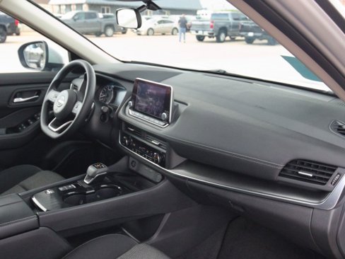 Used 2024 Nissan Rogue SV image 30
