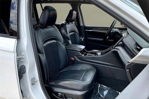 Used 2022 Jeep Grand Cherokee L Limited w/ Luxury Tech Group II image 15