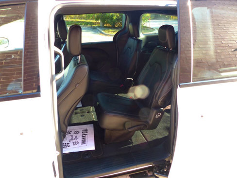 Used 2024 Chrysler Pacifica Touring-L w/ S Appearance Package image 37
