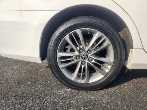 Used 2016 Toyota Camry LE image 10